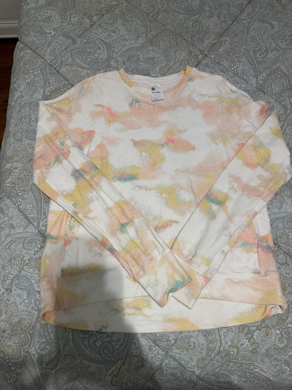 All In Motion Pastel Tie-Dye Crewneck in Cream, Peach, Mint Size Small